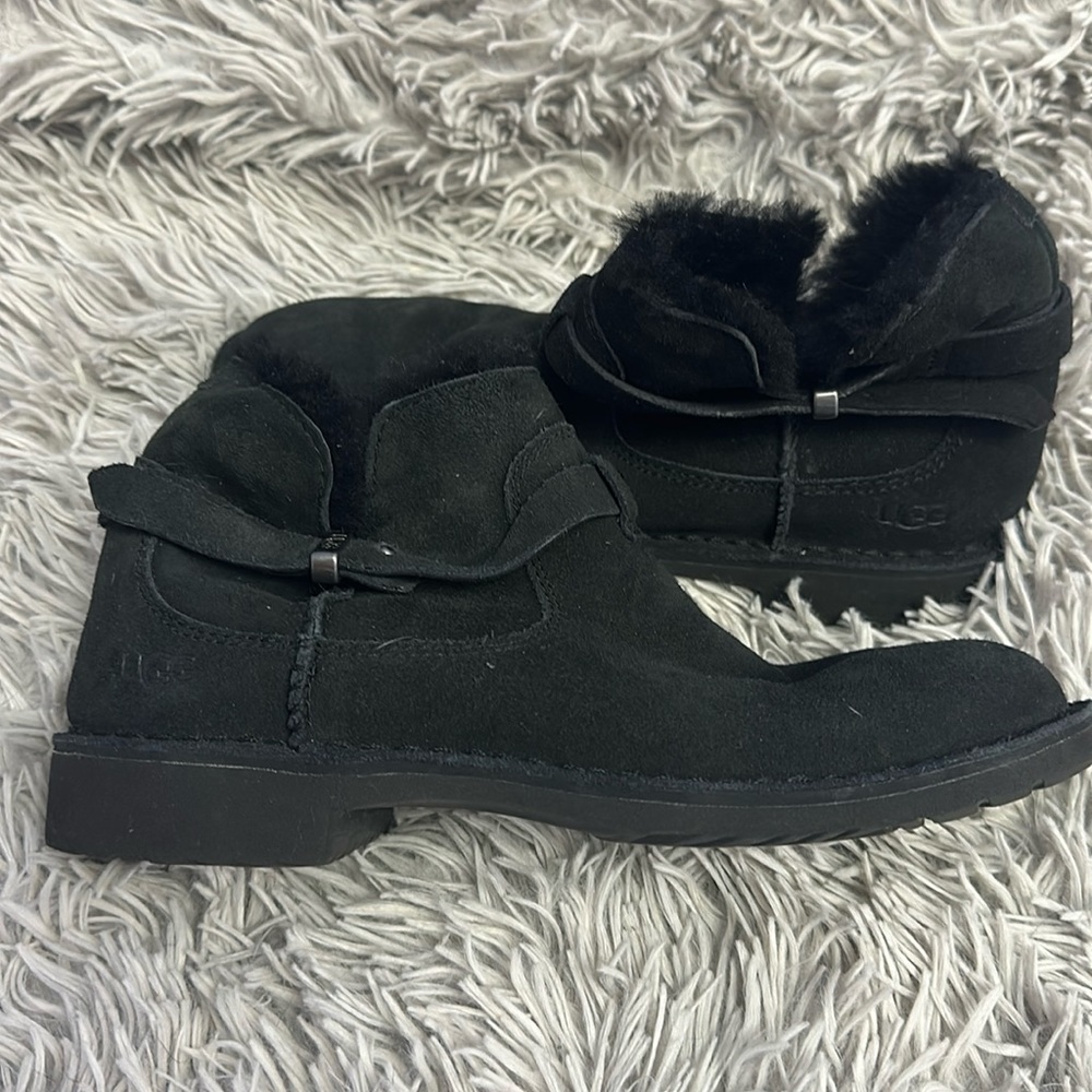 Ugg ELISA Genuine Shearling Booties Size 7M